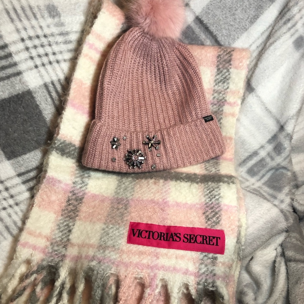 Victoria’s Secret Hat & Scarf Set